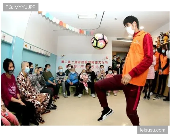 社区关怀:火箭队组织球员前往当地医院探望患病儿童